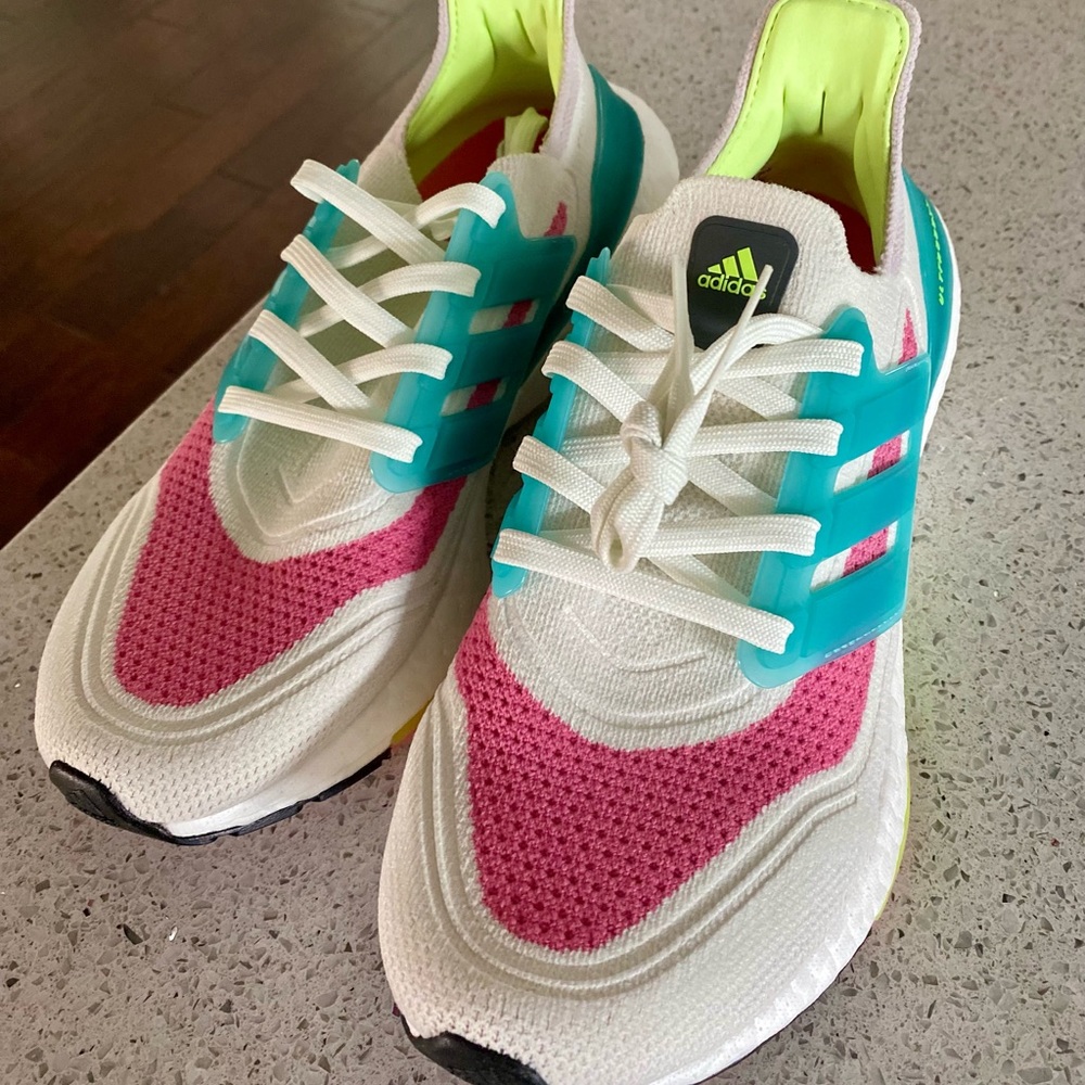 Adidas Women's Ultraboost 21 Running Shoe, Size 7, Brand new